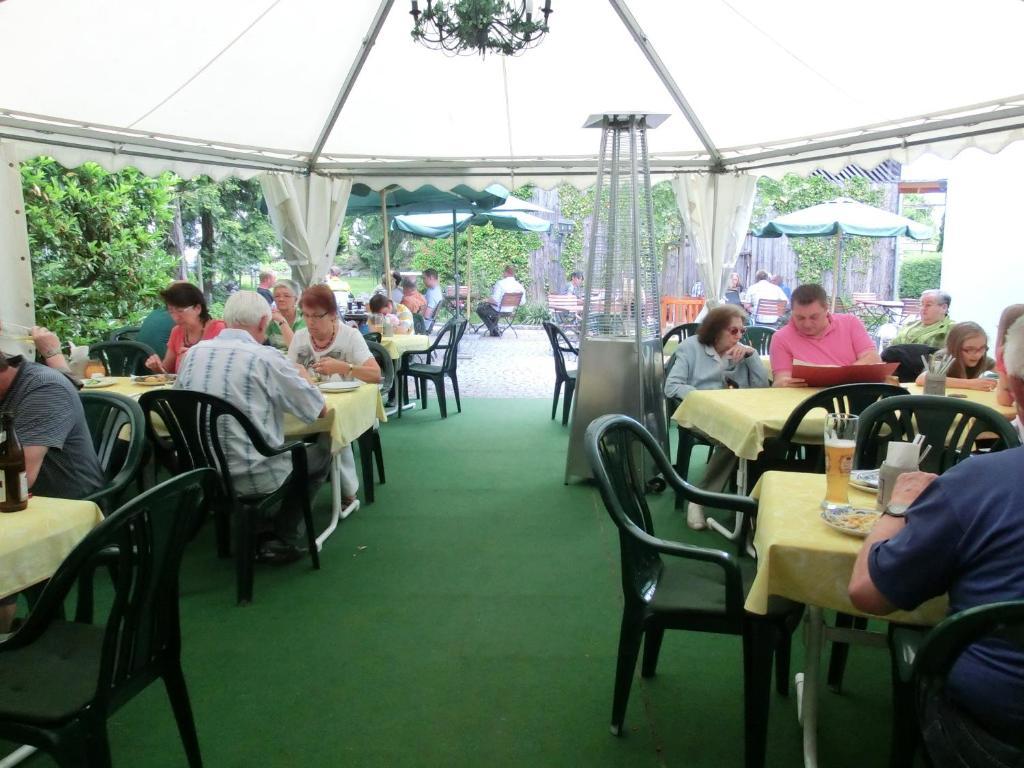 Landgasthof - Hotel Zum Stern Linden  Eksteriør billede