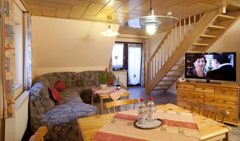 Landgasthof - Hotel Zum Stern Linden  Eksteriør billede