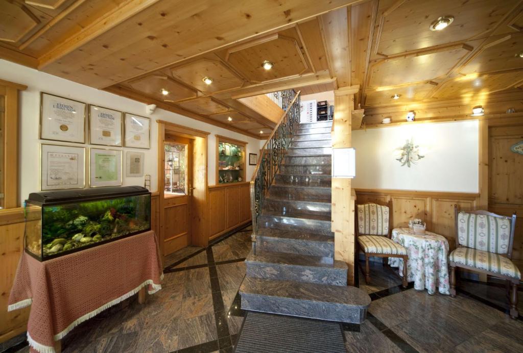 Landgasthof - Hotel Zum Stern Linden  Eksteriør billede